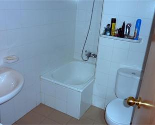 Bathroom of Duplex to share in Segovia Capital