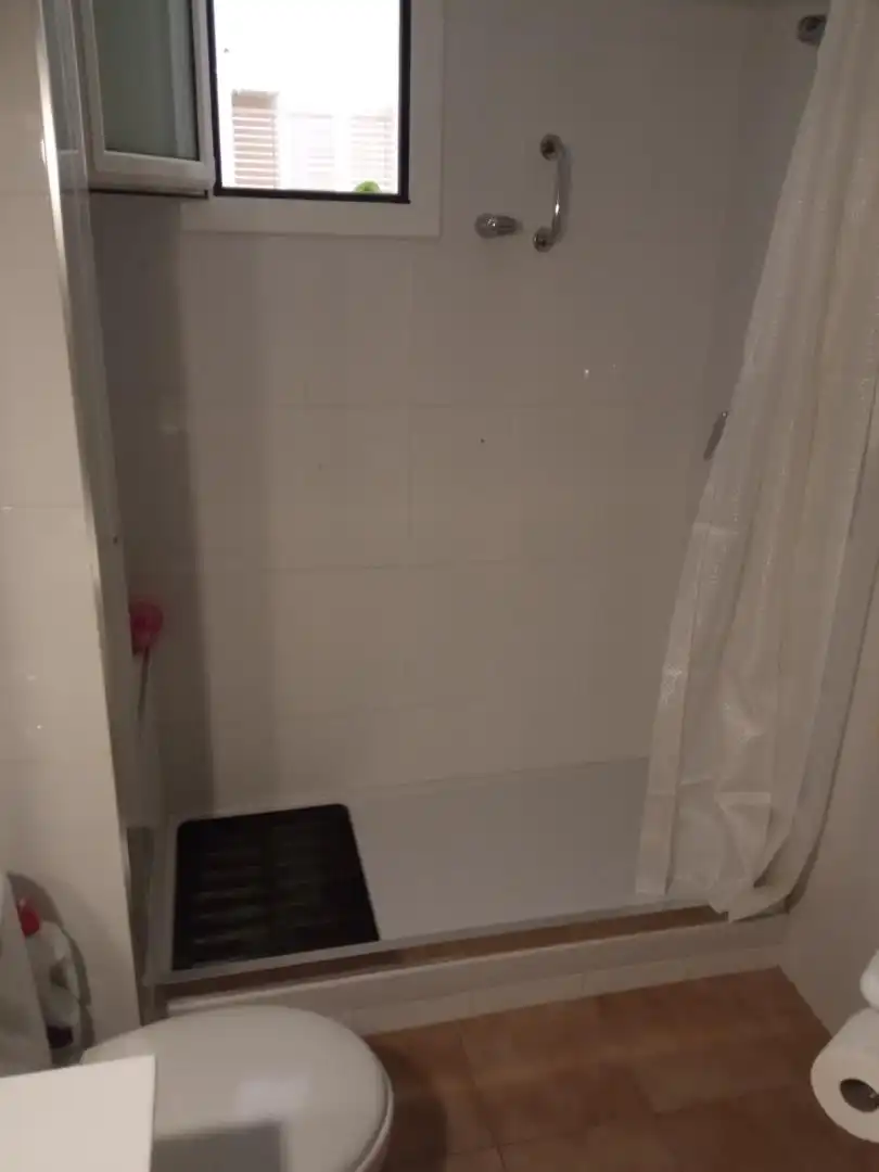 Habitación en Camps Blancs Baño de Piso para compartir en Sant Boi de Llobregat con Aire acondicionado, Amueblado y Horno