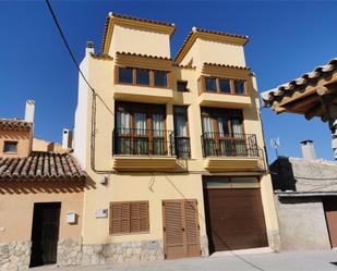 Vista exterior de Casa adosada en venda en Moratalla amb Terrassa i Balcó