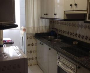 Kitchen of Flat to rent in  Granada Capital  with Balcony
