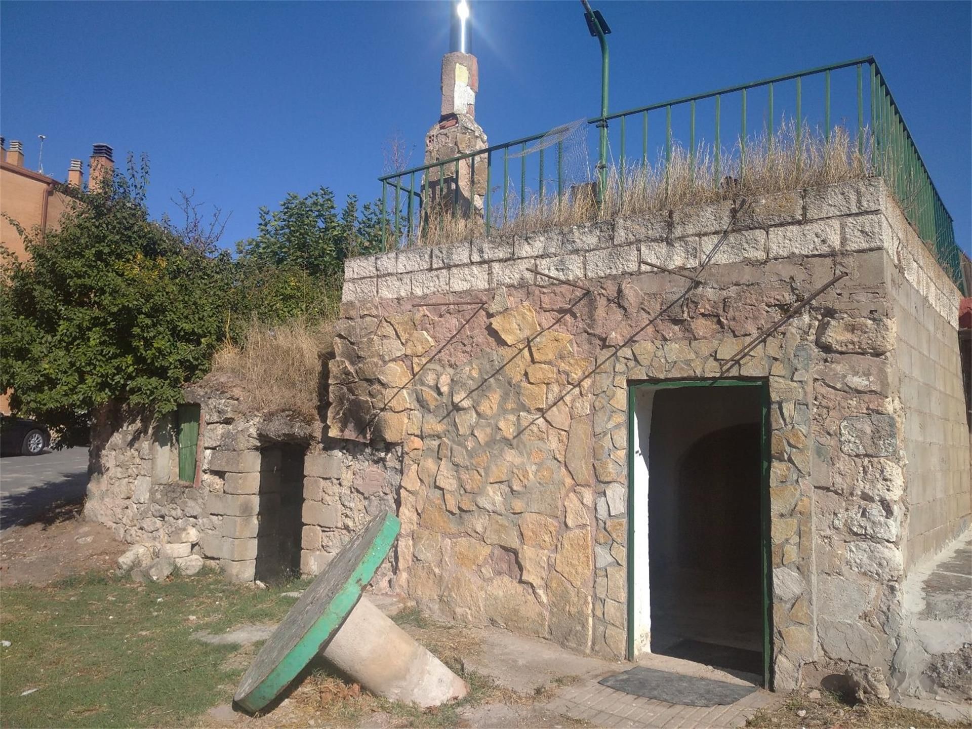 Exterior view of Premises for sale in Buniel  with Private garden