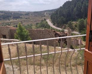 Casa adosada en venda en La Pobla de Benifassà amb Calefacció, Moblat i Balcó