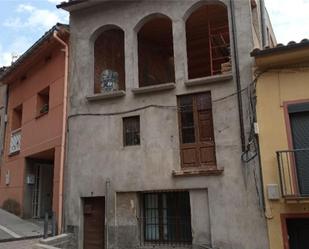 Vista exterior de Casa adosada en venda en Berga amb Jardí privat