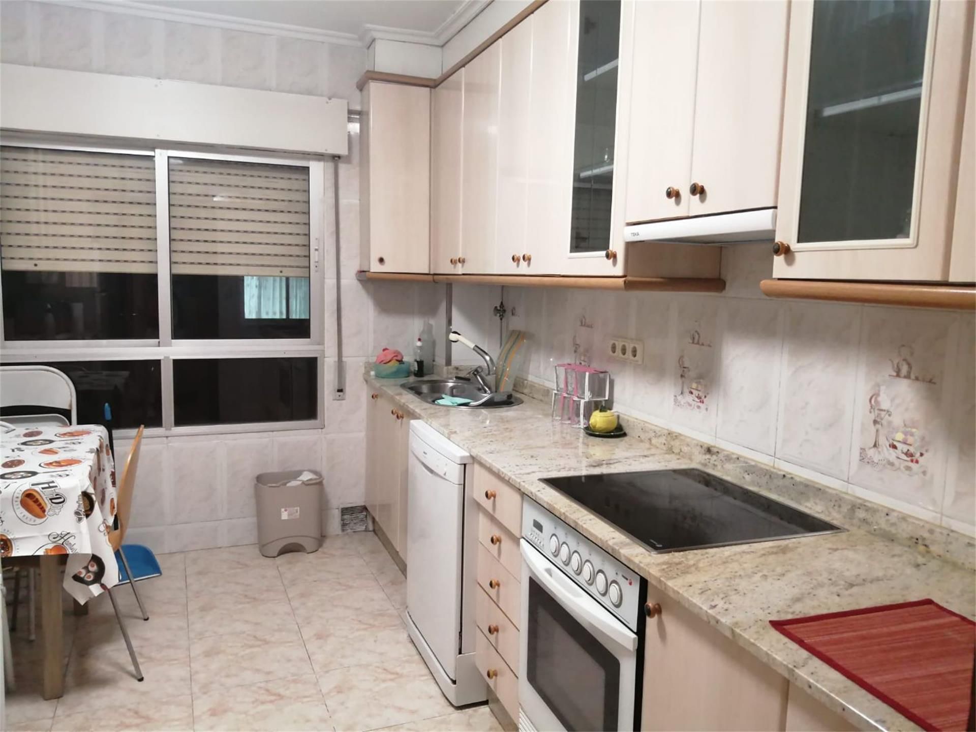 Kitchen of Flat to share in Vigo   with Parquet flooring, Terrace and Furnished