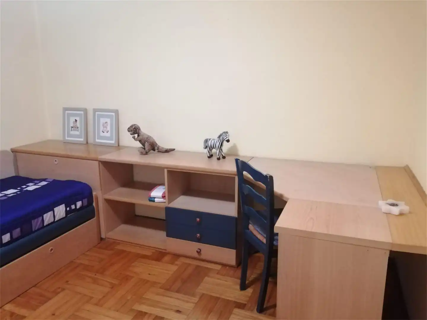 Bedroom of Flat for share in Vigo   with Parquet flooring, Terrace and Furnished