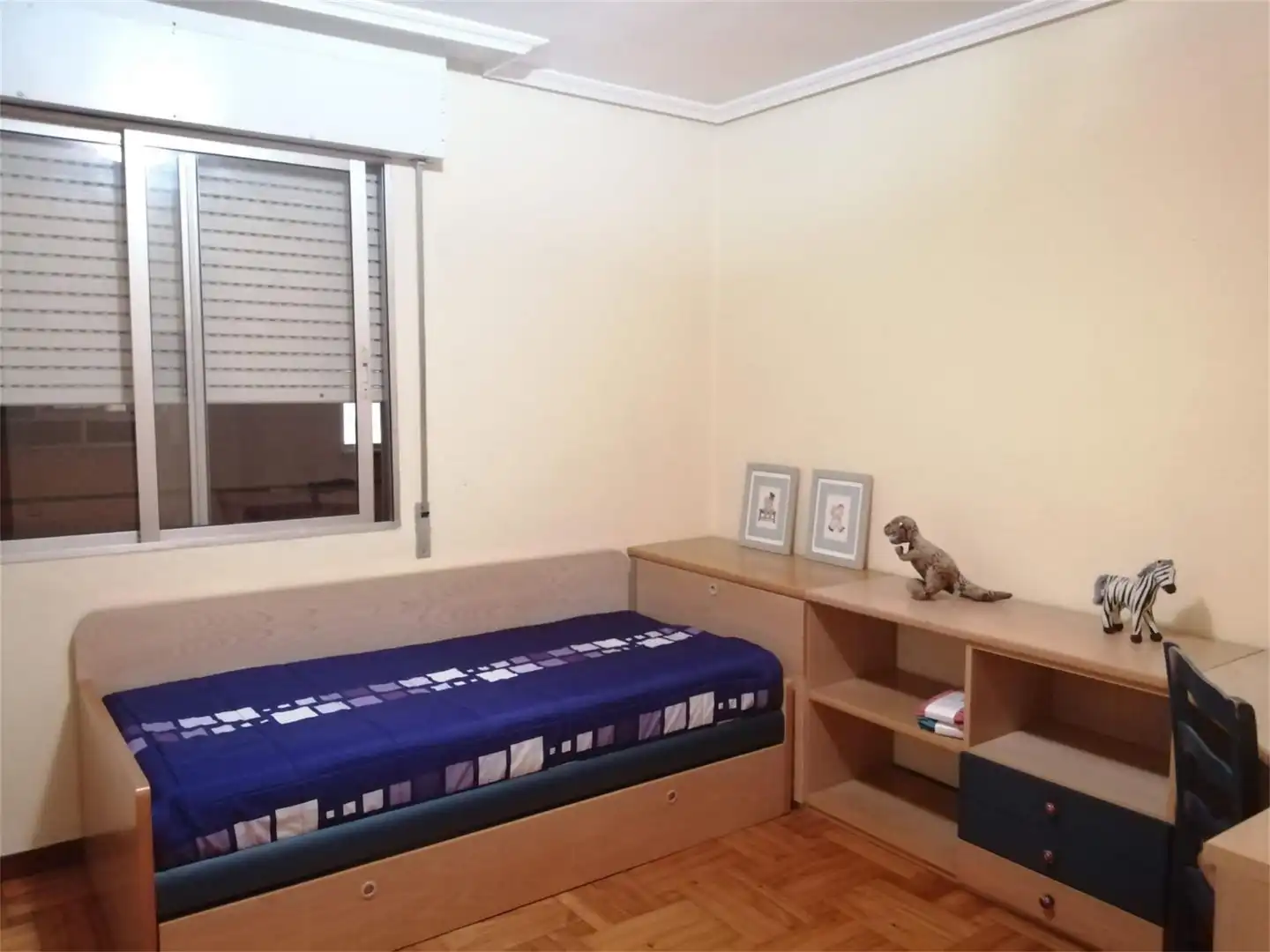 Bedroom of Flat for share in Vigo   with Parquet flooring, Terrace and Furnished