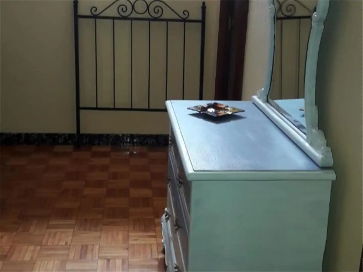 Bedroom of Flat for share in Vigo   with Parquet flooring, Terrace and Furnished
