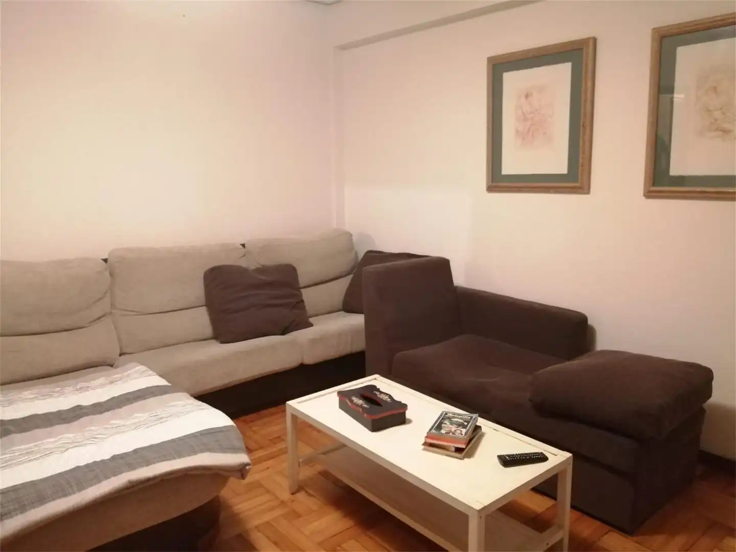 Living room of Flat for share in Vigo   with Parquet flooring, Terrace and Furnished