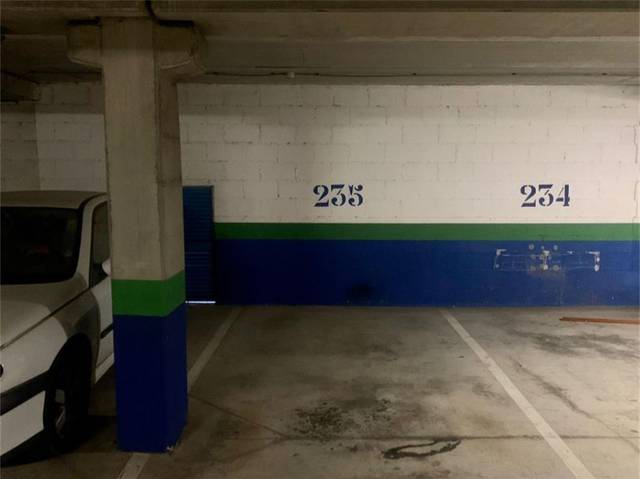 Garaje en Venta en Avenida de los Reyes Católicos en La Alhóndiga