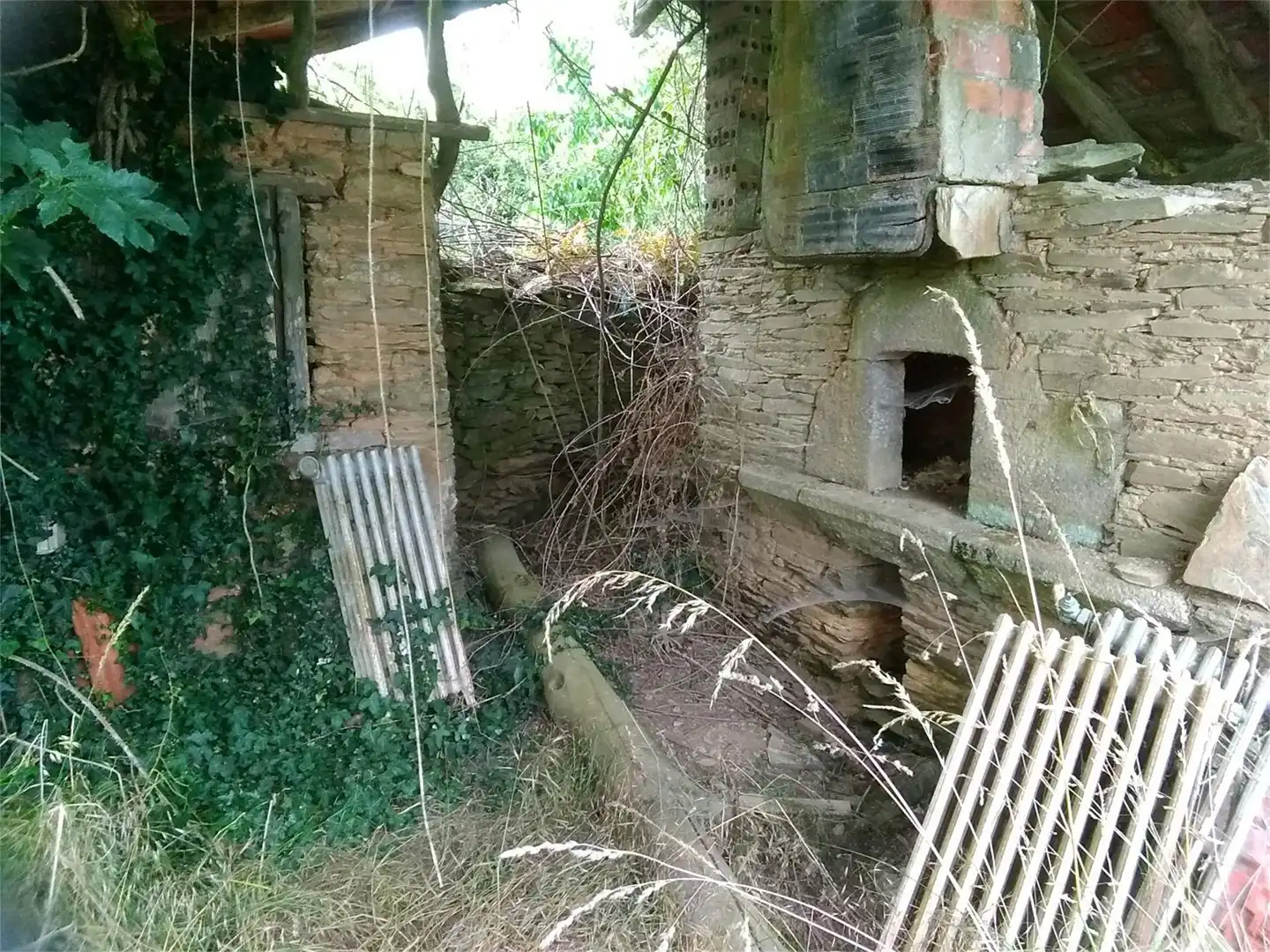 Casa adosada en venda a Escairón, O Saviñao Casa adosada en venda en O Saviñao amb Jardí privat, Terrassa i Traster