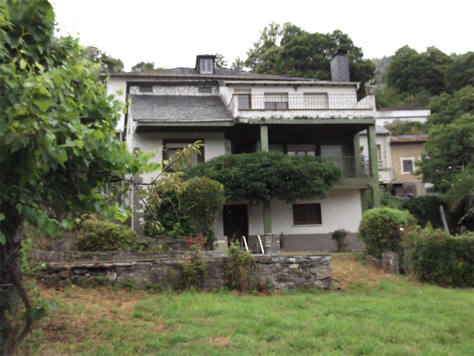 Vista exterior de Casa o xalet en venda en Trabadelo amb Jardí privat, Terrassa i Piscina