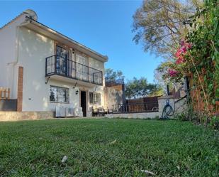 Vista exterior de Casa o xalet de lloguer en Marbella amb Terrassa, Piscina i Balcó