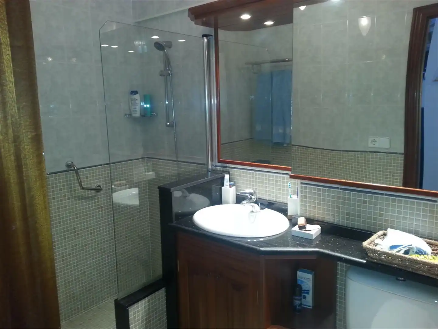 Baño de Piso de alquiler en O Grove   con Calefacción, Parquet y Amueblado