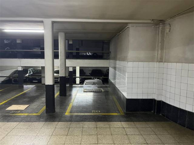 Garaje en Venta en Carrer del Comte Borrell en La Nova Esquerra de l'Eixample