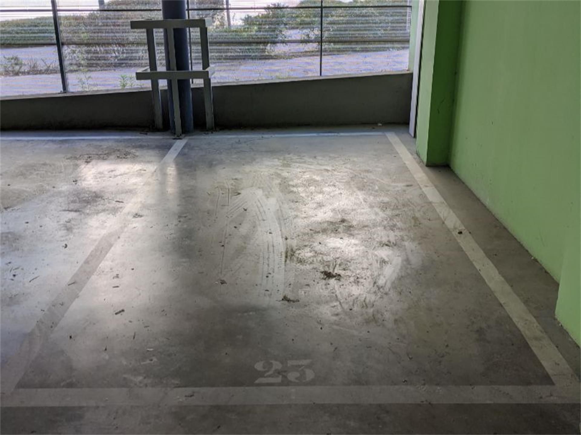 Garatge de lloguer a Carrer de Carolina Catasús, Mas Lluí - Els Miralls Garatge de lloguer en Sant Just Desvern