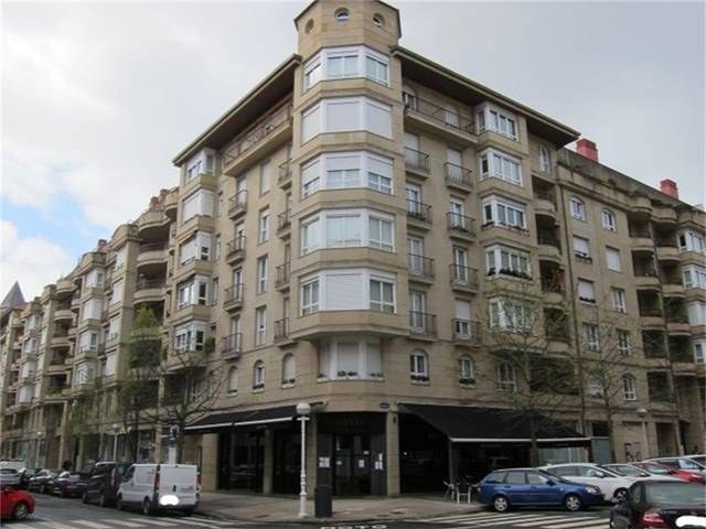 Garaje en Venta en Calle Donibane Garazi, 3 en Antiguo