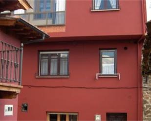 Vista exterior de Casa adosada en venda en Cabezón de Liébana