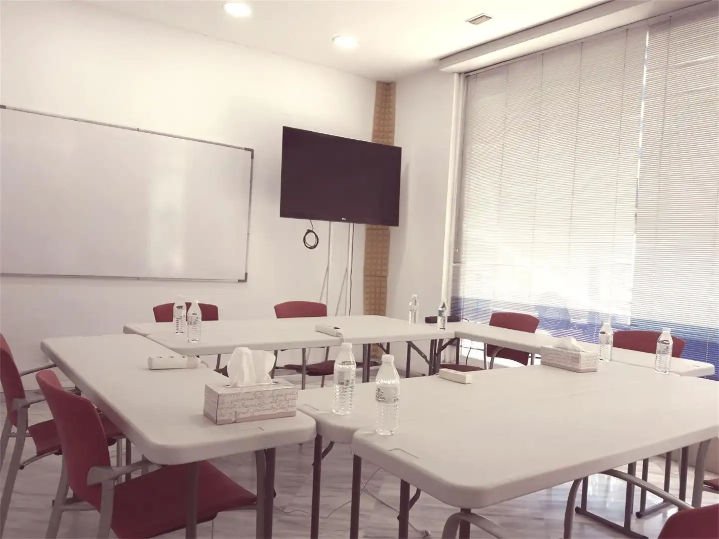 Office for rent in Avenida Guerrita, 27, Ciudad Jardín - Zoco Office for rent in Córdoba with Air Conditioner, Heating and Private garden