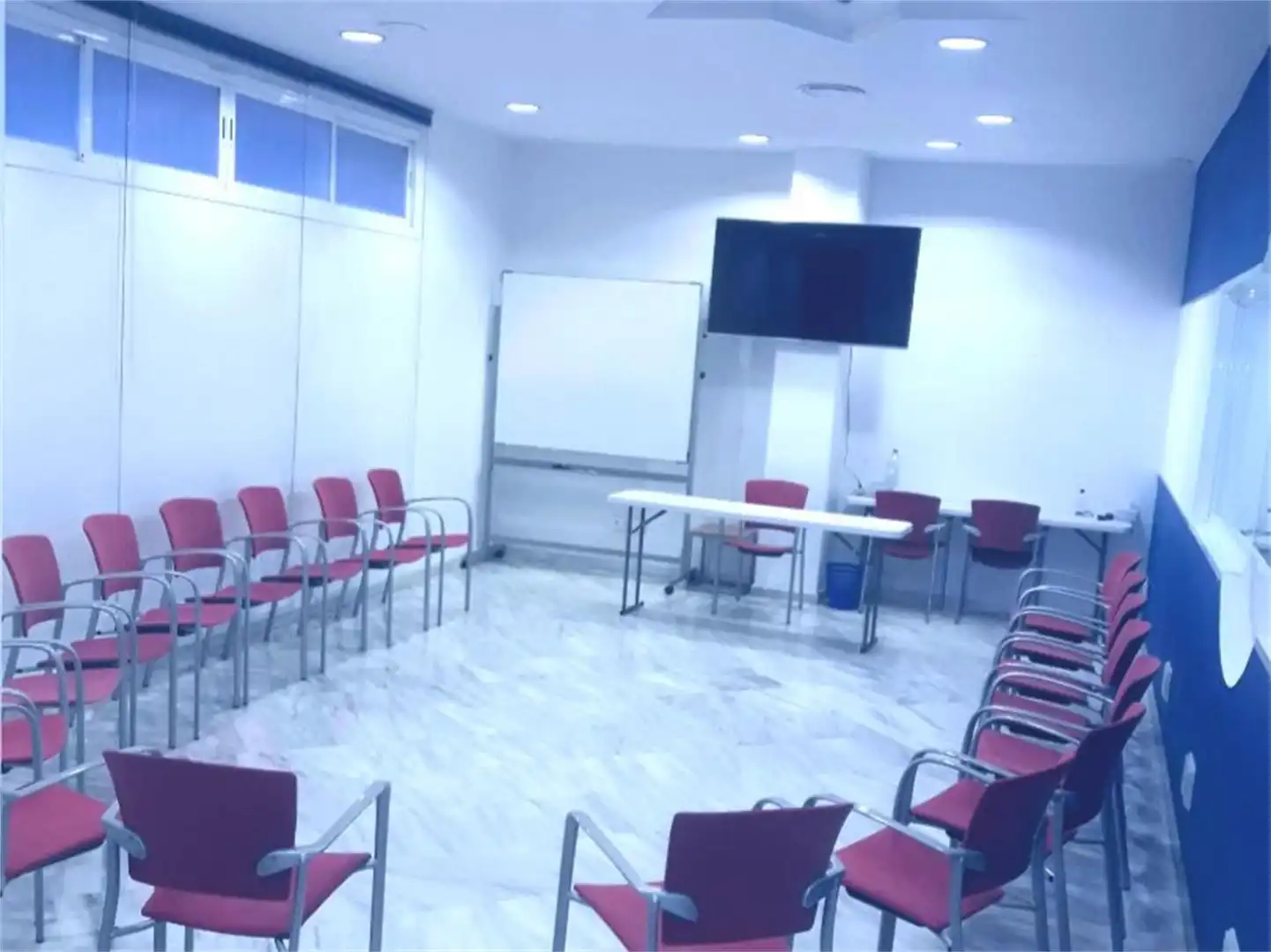 Office for rent in Avenida Guerrita, 27, Ciudad Jardín - Zoco Office for rent in Córdoba with Air Conditioner, Heating and Private garden