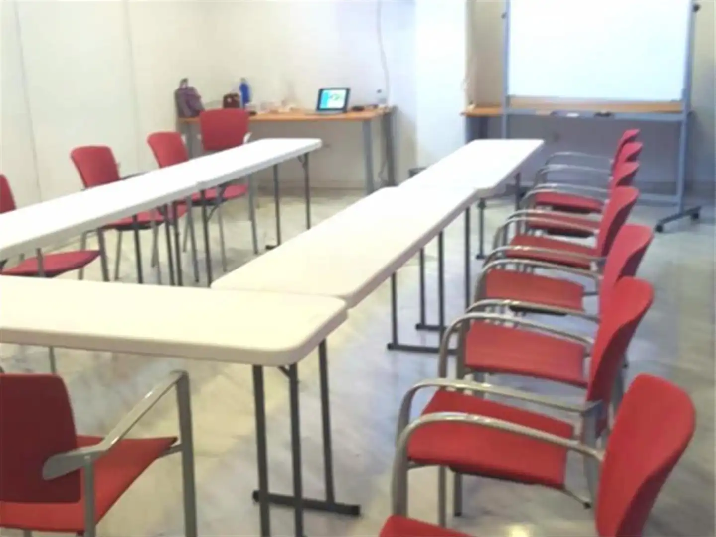 Office for rent in Avenida Guerrita, 27, Ciudad Jardín - Zoco Office for rent in Córdoba with Air Conditioner, Heating and Private garden