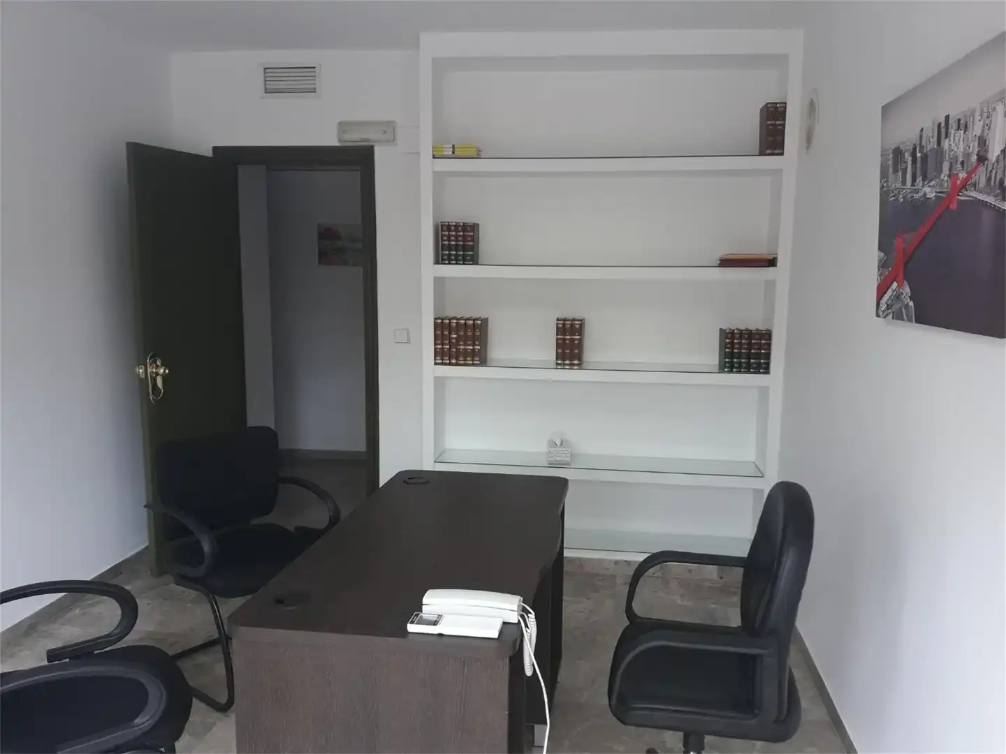 Office for rent in Avenida Guerrita, 27, Ciudad Jardín - Zoco Office for rent in Córdoba with Air Conditioner, Heating and Private garden