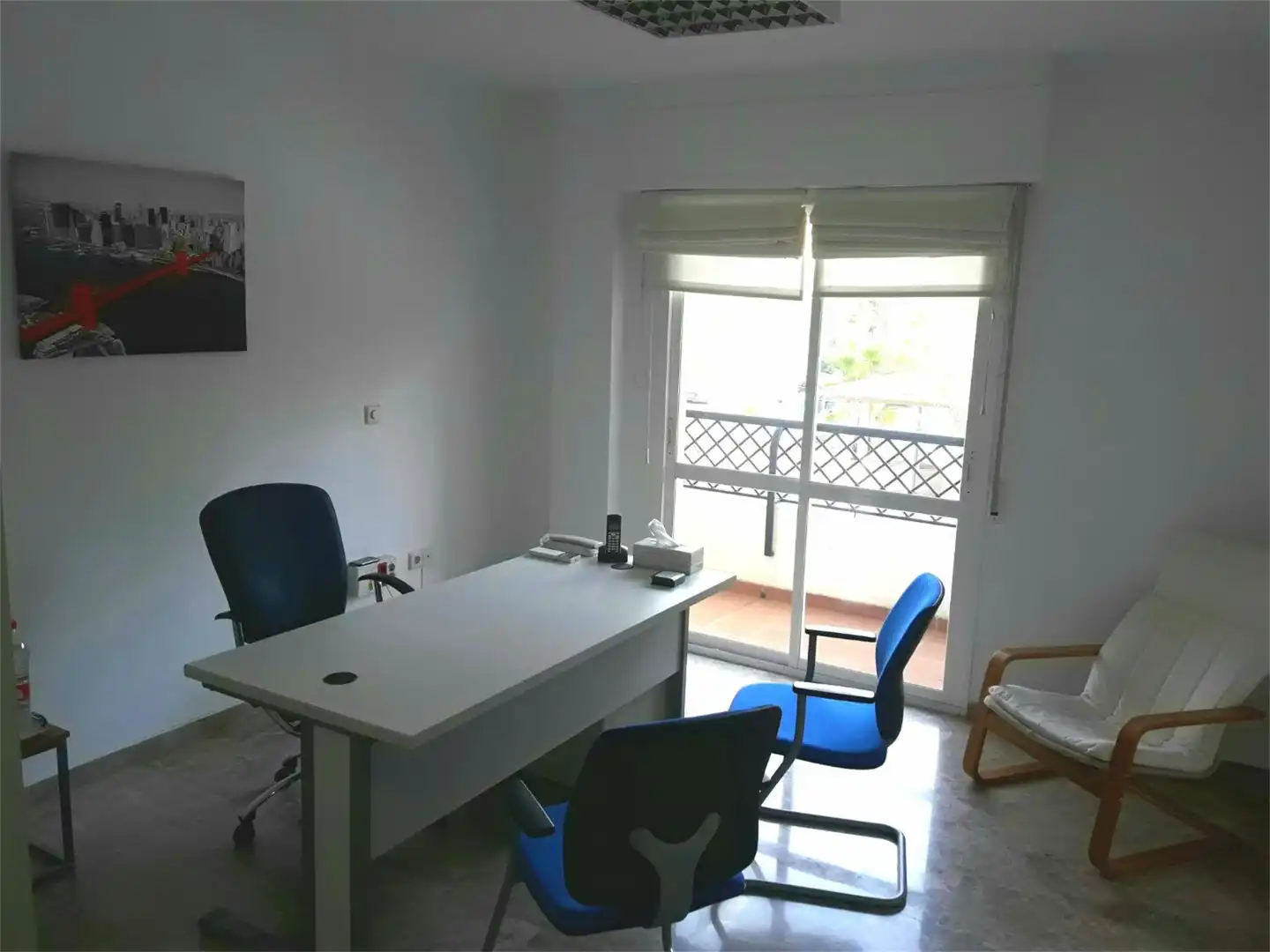 Office for rent in Avenida Guerrita, 27, Ciudad Jardín - Zoco Office for rent in Córdoba with Air Conditioner, Heating and Private garden