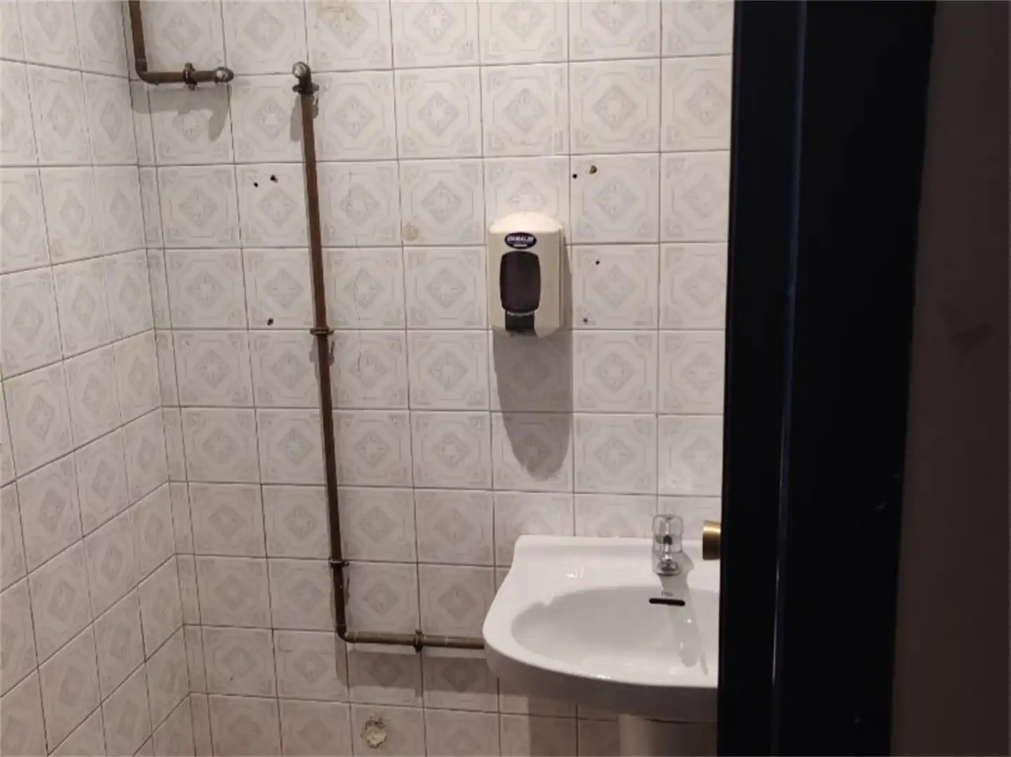 Baño de Local en venta en Verín con Aire acondicionado