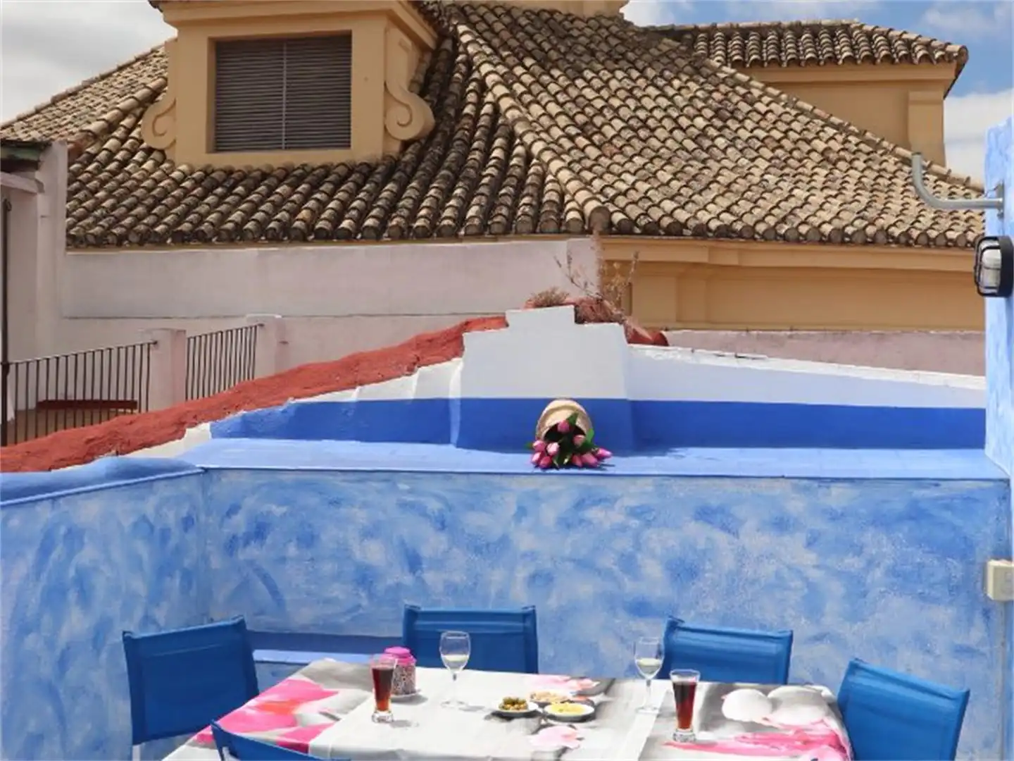 Einfamilien-Reihenhaus zum Verkauf in Calle Bizcocheros, Centro Schwimmbecken von Einfamilien-Reihenhaus zum Verkauf in Jerez de la Frontera mit Klimaanlage, Terrasse und Balkon
