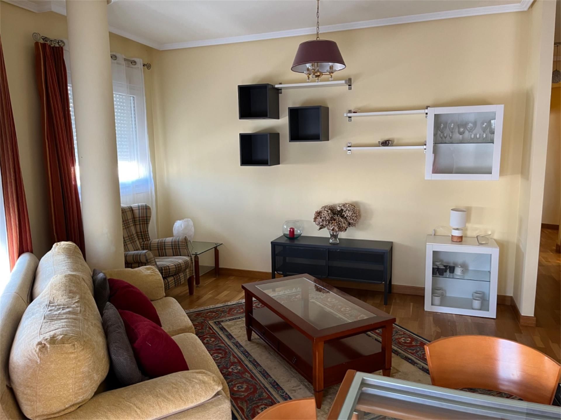 Sala d'estar de Pis en venda en Torrelavega  amb Balcó