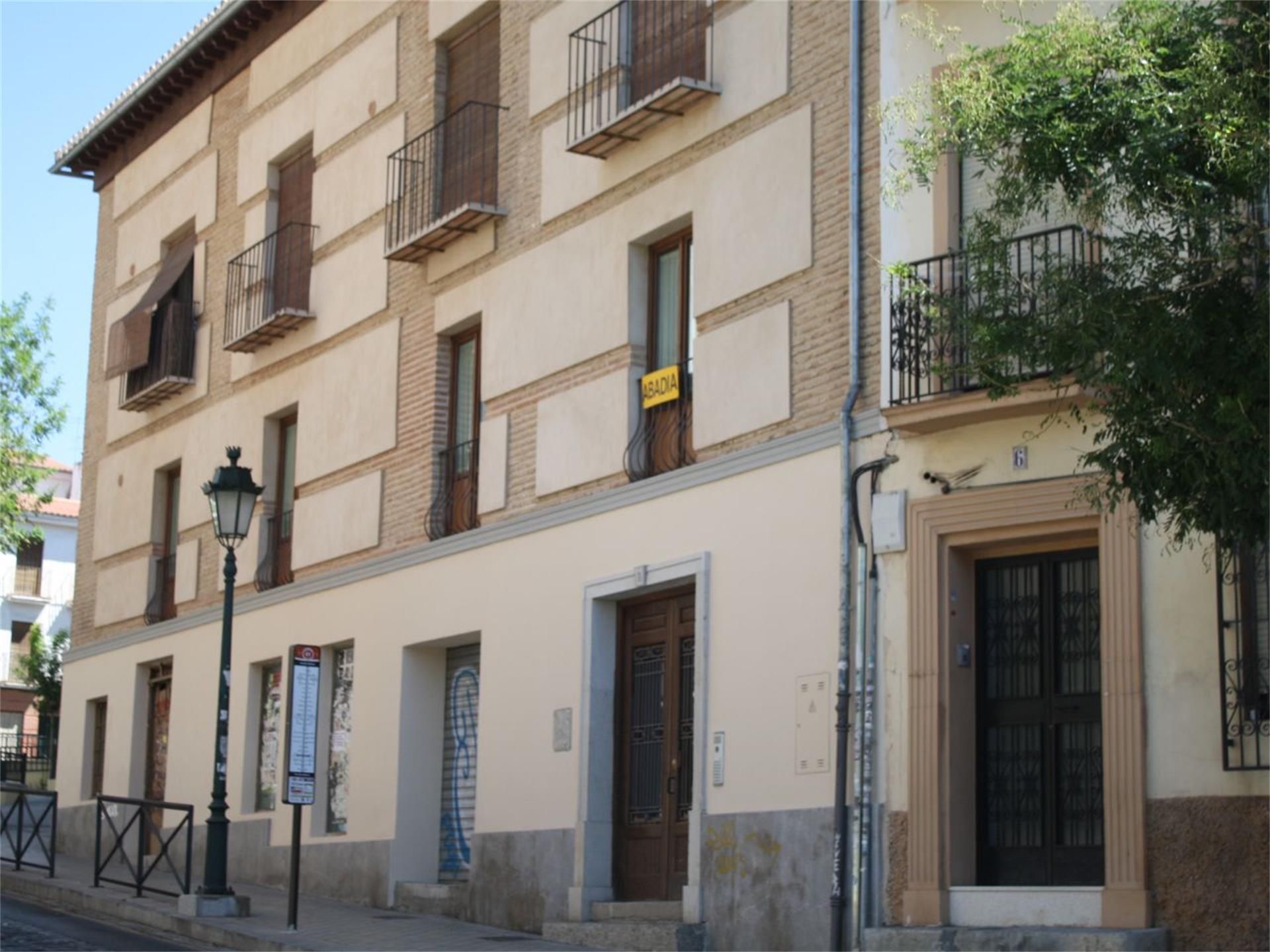 Vista exterior de Apartament en venda en  Granada Capital amb Aire condicionat, Jardí privat i Terrassa