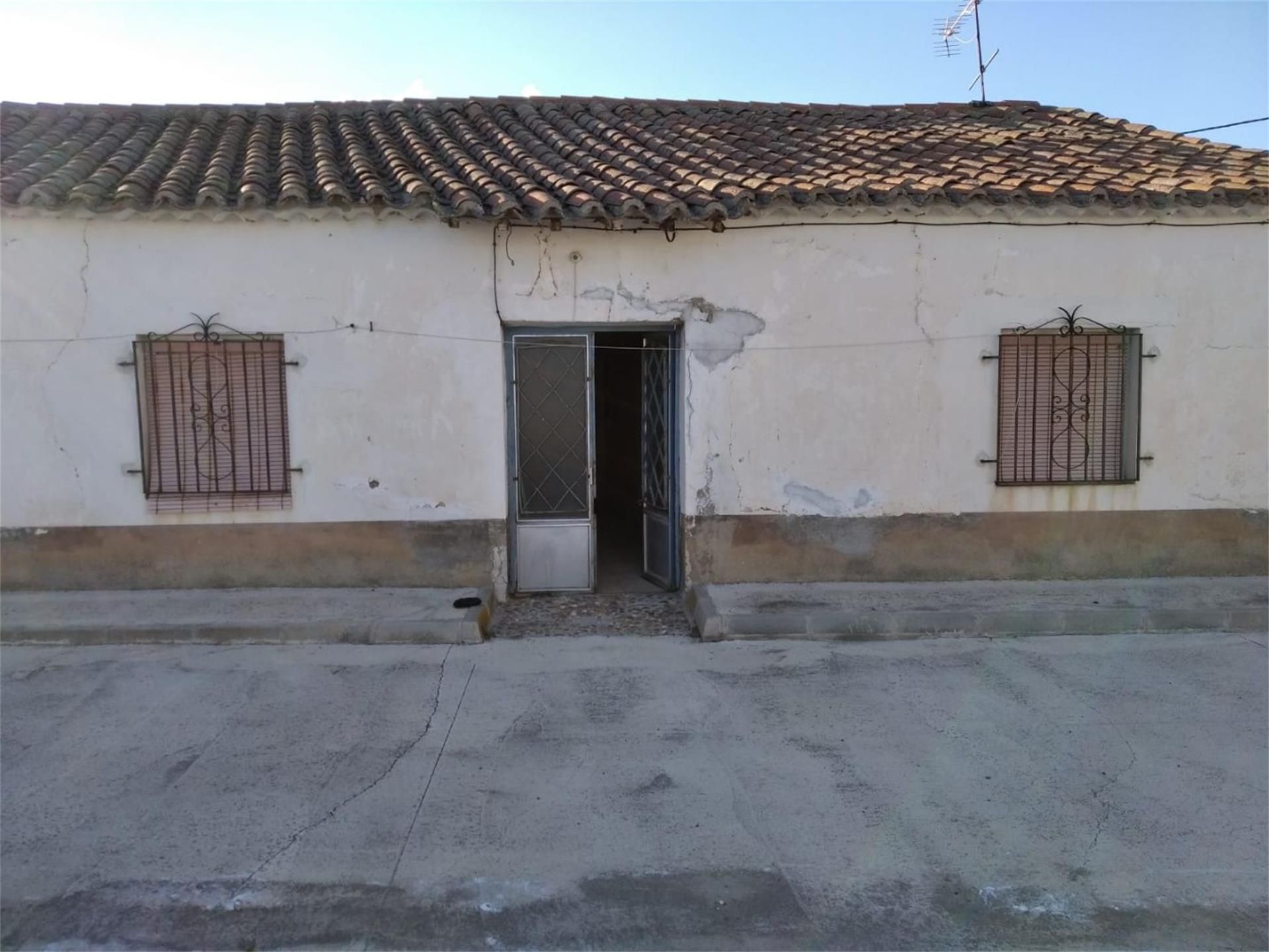 Exterior view of Planta baja for sale in Muñosancho