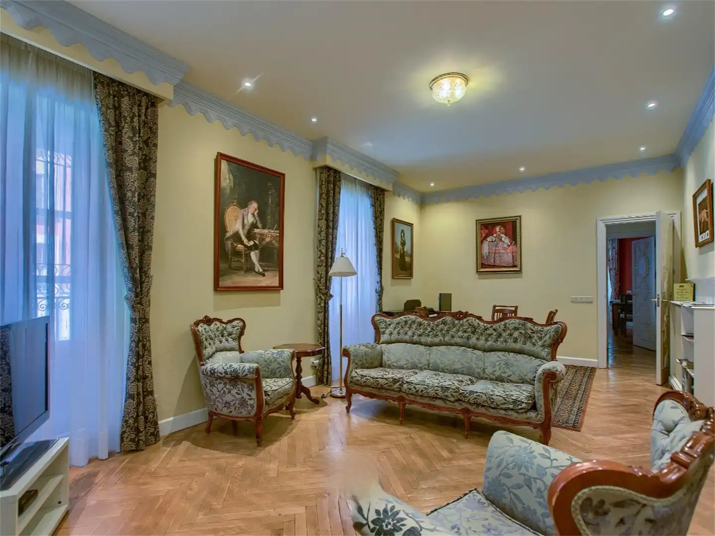 Casa o xalet en venda a Calle Mariano Benavente, 1, Centro - Casco Histórico Sala d'estar de Casa o xalet en venda en San Lorenzo de El Escorial amb Aire condicionat, Calefacció i Jardí privat