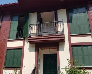 Vista exterior de Casa adosada en venda en Aramaio amb Terrassa i Balcó