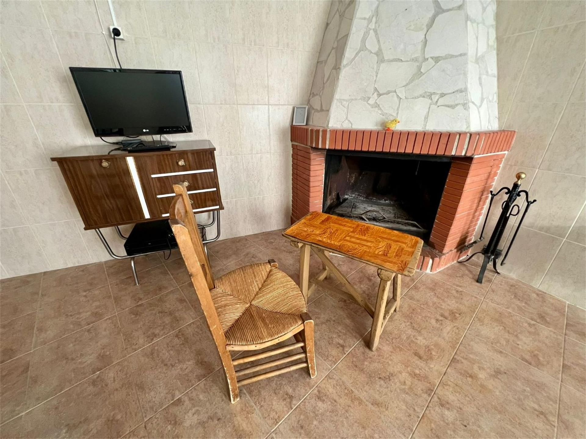 Living room of Single-family semi-detached for sale in Luque  with Terrace, Storage room and Furnished