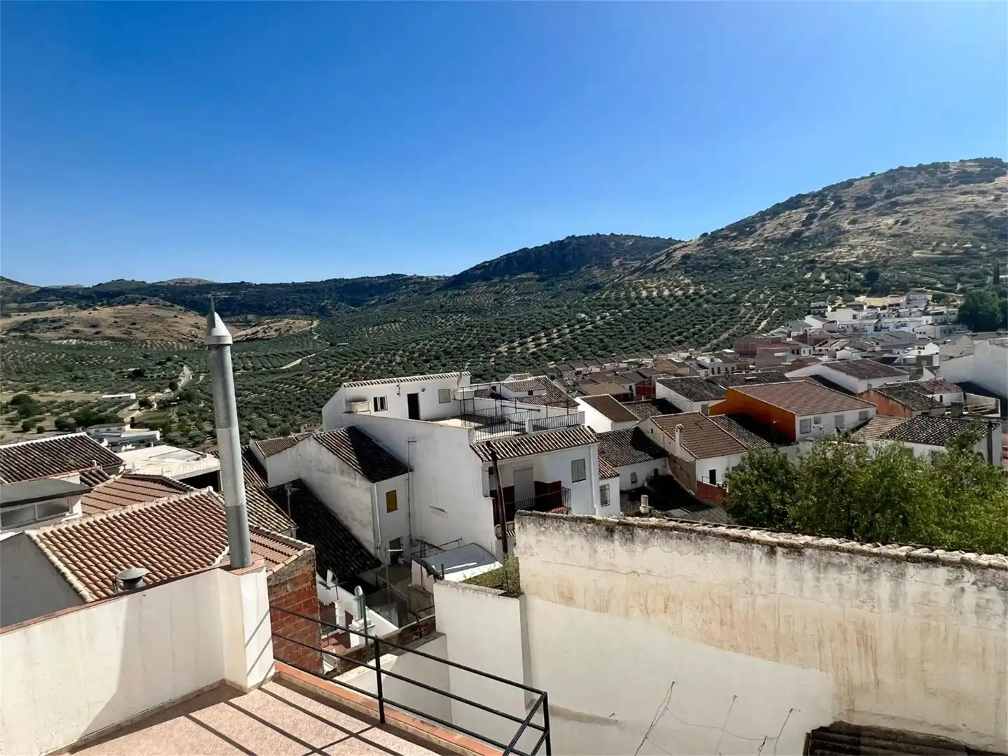 Vista exterior de Casa adosada en venta en Luque con Terraza, Trastero y Amueblado