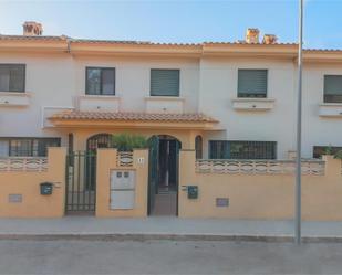 Vista exterior de Casa adosada en venda en La Nucia amb Terrassa i Balcó