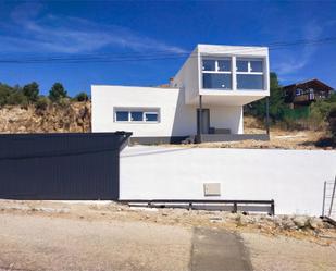 Vista exterior de Casa o xalet en venda en Robledo de Chavela amb Aire condicionat, Terrassa i Balcó