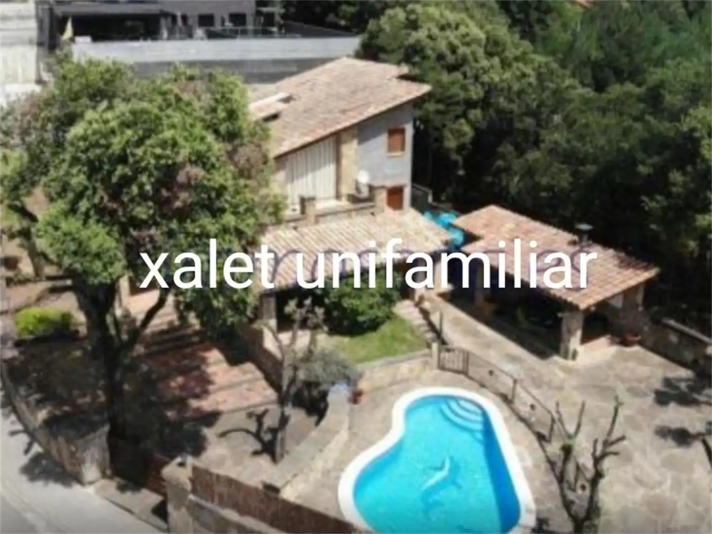 Vista exterior de Casa o xalet en venda en Montagut i Oix amb Terrassa i Piscina