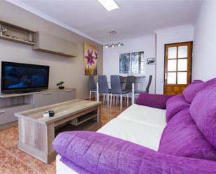 Sala d'estar de Apartament de lloguer en Salou amb Aire condicionat, Calefacció i Jardí privat