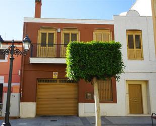 Vista exterior de Casa o xalet en venda en Paterna amb Aire condicionat, Terrassa i Balcó