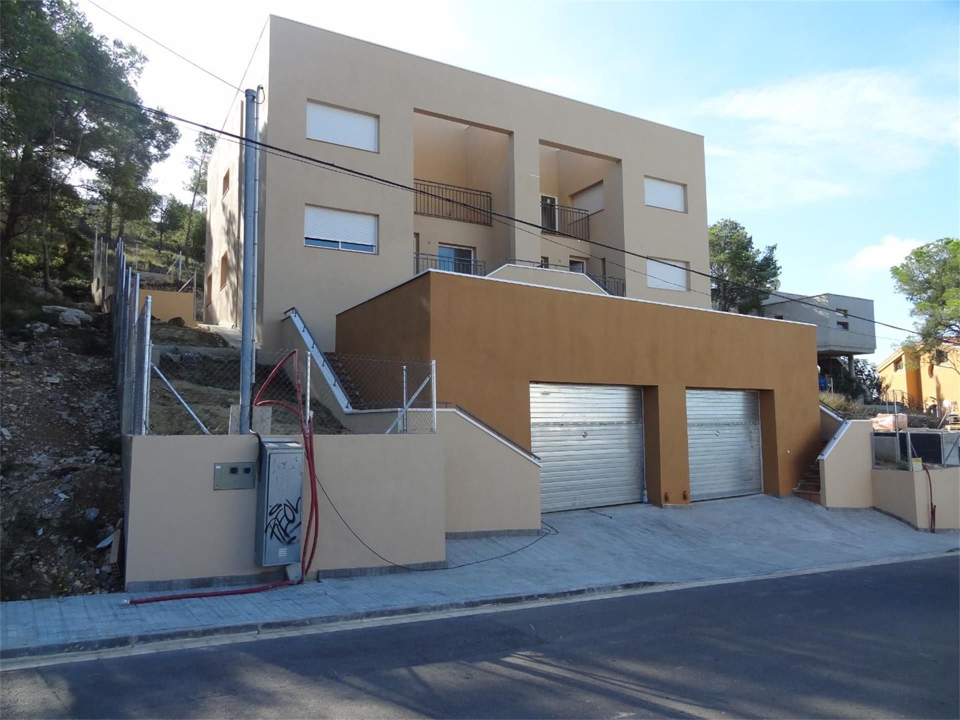 Exterior view of Single-family semi-detached for sale in Canyelles  with Private garden and Terrace
