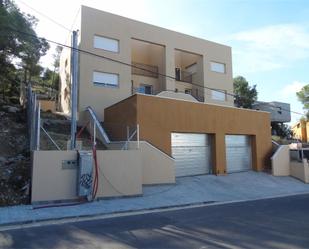 Exterior view of Single-family semi-detached for sale in Canyelles  with Terrace