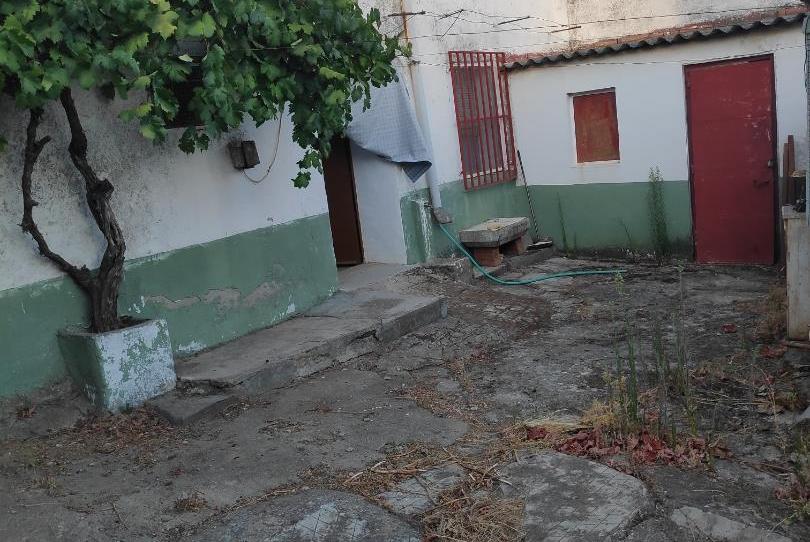 Single-family semi-detached for sale in Calle Daoíz y Velarde, 9, Malpartida de Plasencia, Cáceres - image 1 Photo 1 of Single-family semi-detached for sale in Calle Daoíz y Velarde, 9, Malpartida de Plasencia, Cáceres