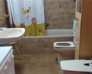 Bathroom of House or chalet for sale in Las Pedroñeras     with Air Conditioner, Terrace and Balcony