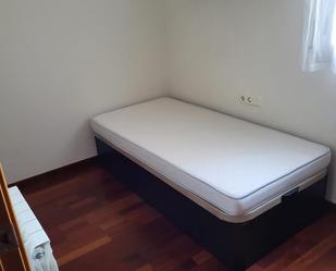 Bedroom of Flat to share in Terrassa  with Air Conditioner and Terrace