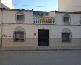 Vista exterior de Casa adosada en venda en Peal de Becerro amb Jardí privat, Terrassa i Traster