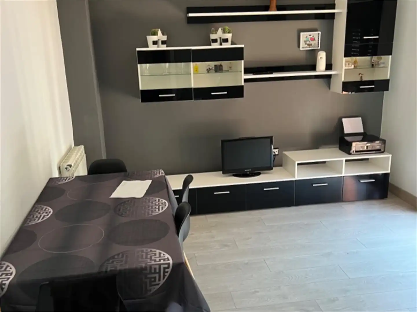 Sala de estar de Piso en venta en La Pola de Gordón  con Calefacción, Parquet y Terraza