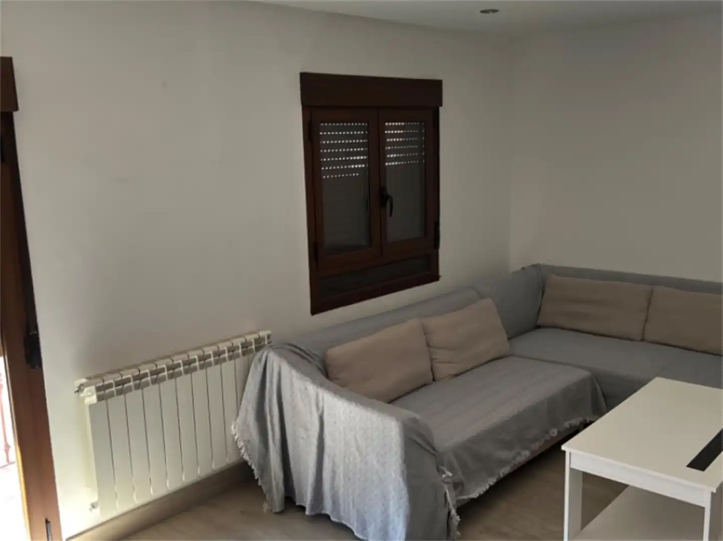 Sala de estar de Piso en venta en La Pola de Gordón  con Calefacción, Parquet y Terraza