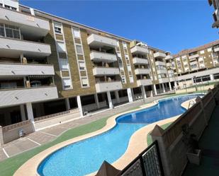 Vista exterior de Casa o xalet en venda en Roquetas de Mar amb Aire condicionat, Terrassa i Piscina