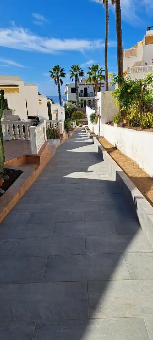 Vista exterior de Apartament en venda en Mogán amb Jardí privat, Terrassa i Piscina